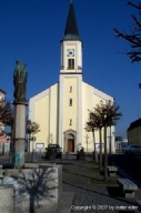 Vorderansicht mit Mariensäule